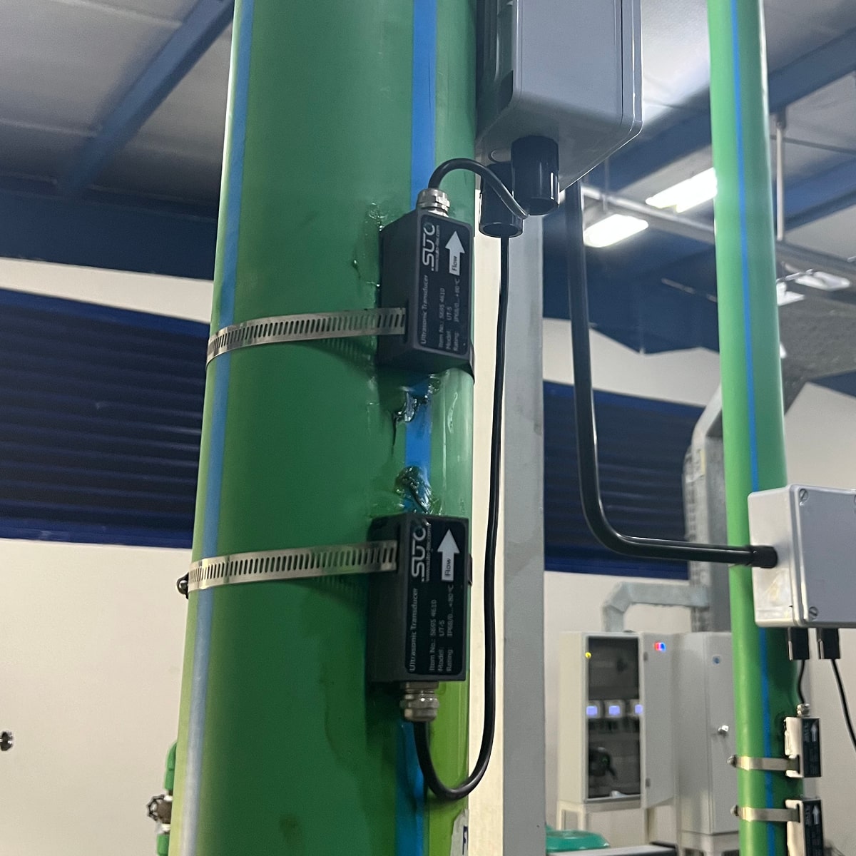 CAUDALIMETRO ULTRASONICO DIGITAL SUTO PARA LIQUIDOS EN TUBERIAS DESDE 11/2"HASTA 48"